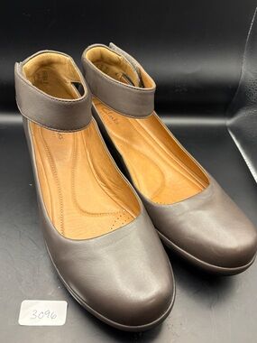 Clarks Artesian Clarene Tide Ankle Strap wedge heels - NIB/NWOT - size 10 wide